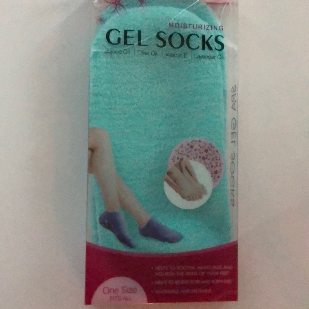 Moisturizing gel socks nwt one size blue